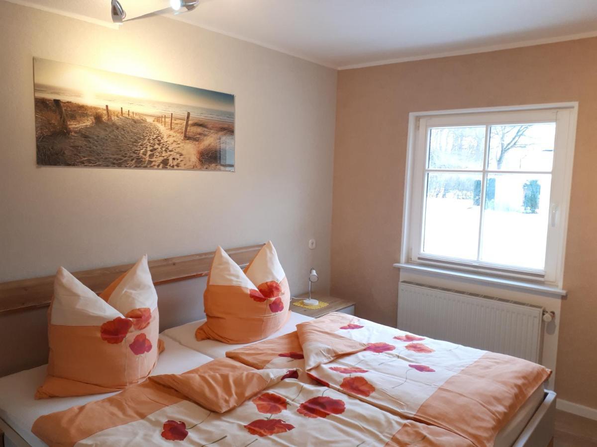 Ferienwohnung 2 Bei Familie Saupe Schaprode Esterno foto